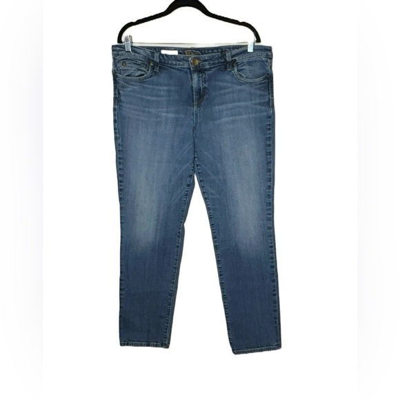 NWT Kut from the Kloth Catherine Mid Rise Boyfriend Jeans in Stretch Denim, 16. - Picture 5 of 15